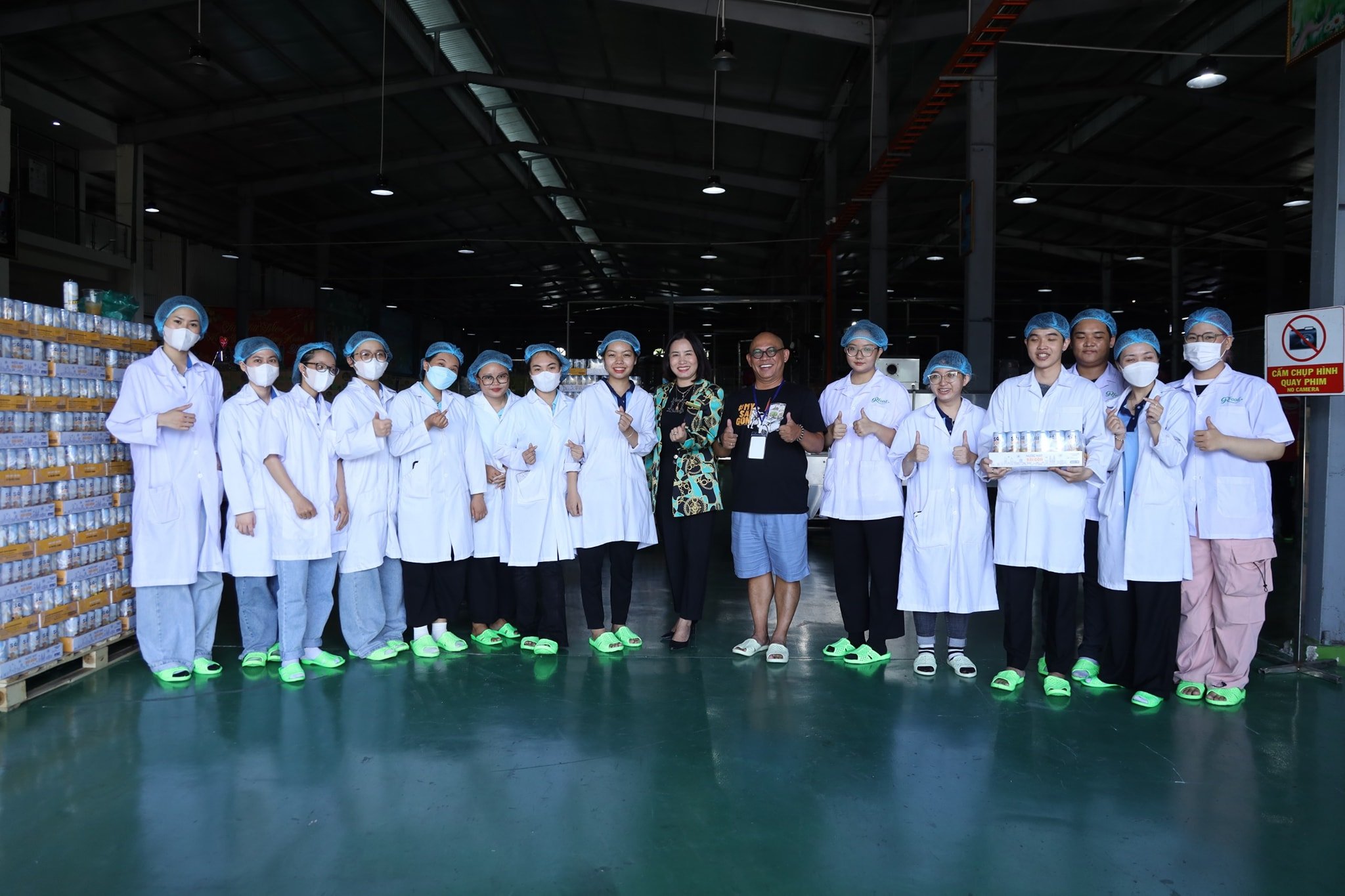 SINH VIÊN ĐẠI HỌC CÔNG THƯƠNG ĐẾN THAM QUAN THỰC TẾ NHÀ MÁY NƯỚC GIẢI KHÁT GREEN FOOD